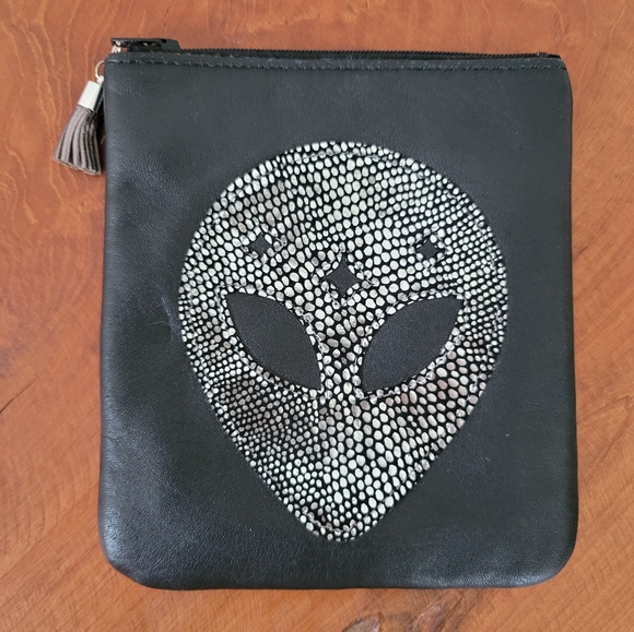 Alien Leather Bag / Pouch by Verona Black - Picture 5 of 6